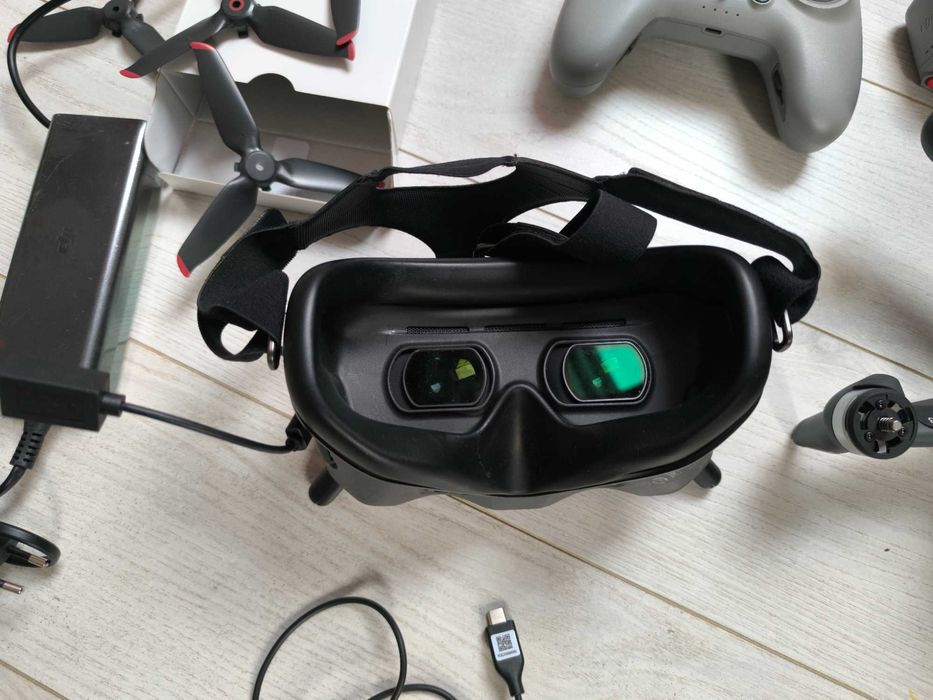 Състезателен и спортен дрон DJ FPV Combo