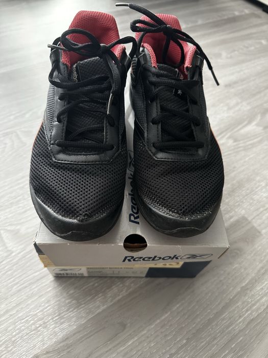 Продам кроссовки женские Reebok