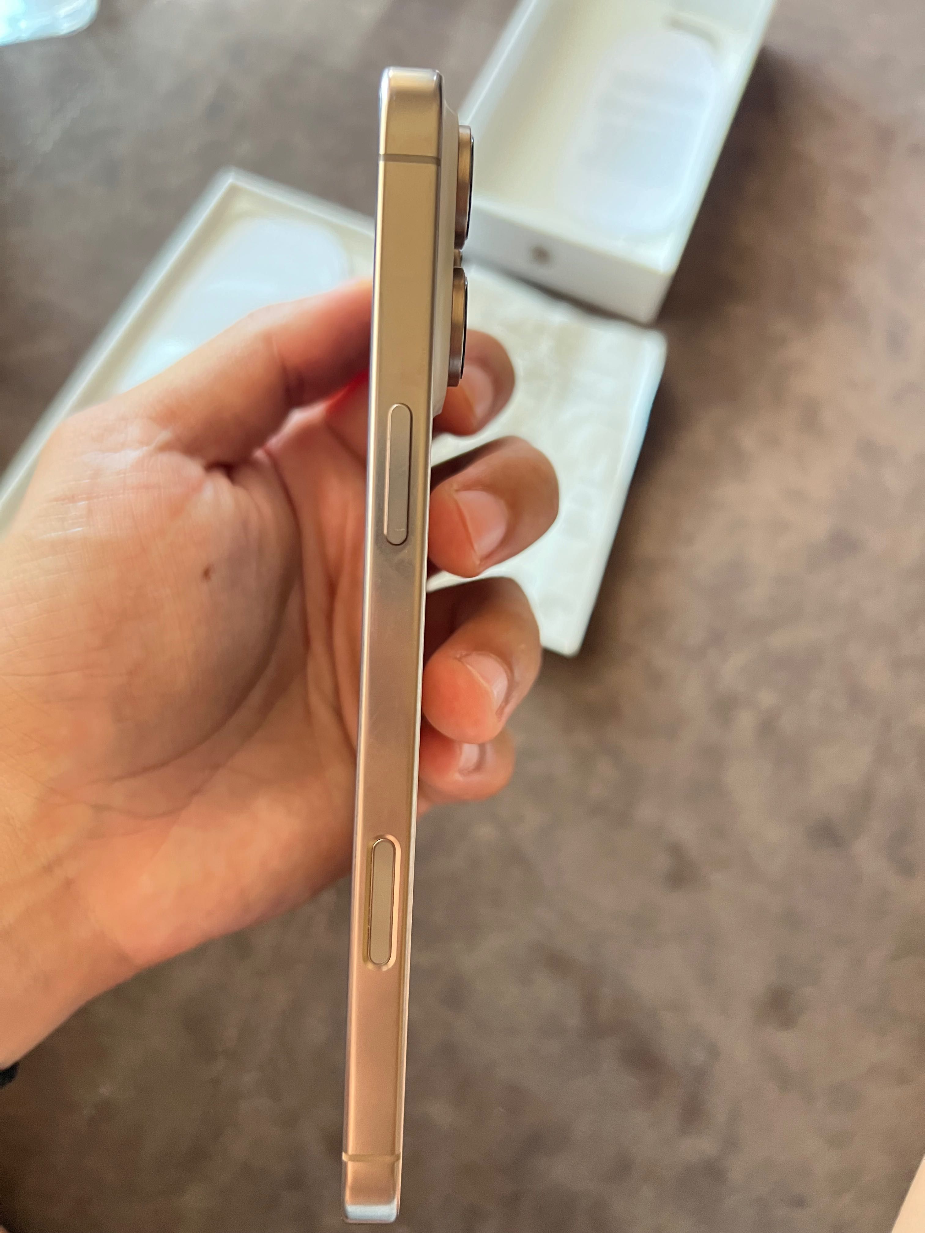 Iphone 16 Pro Max 256 GB color: Desert