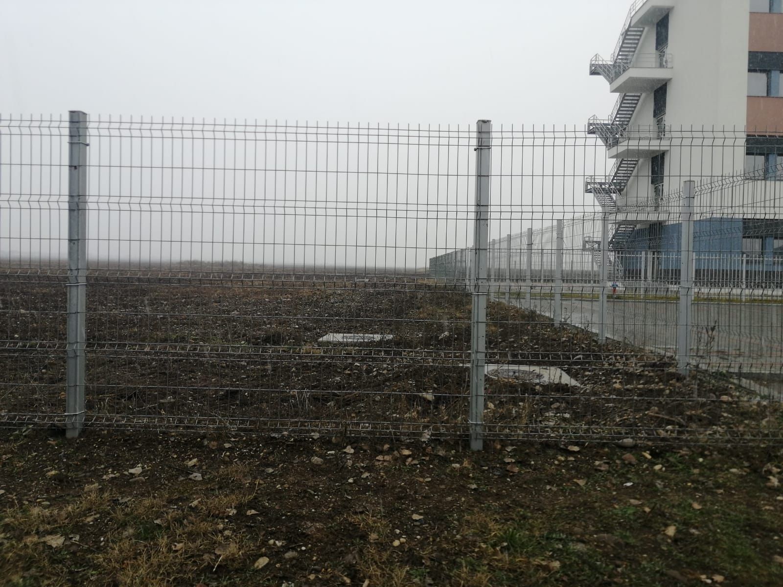 gard din plasa bordurata pentru imjmuit terenuri