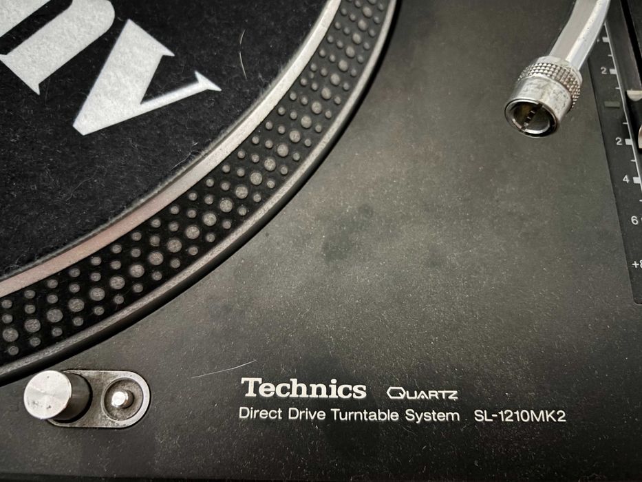 Vand 2 platane Technics sl-1210 impecabile (tank japonez)