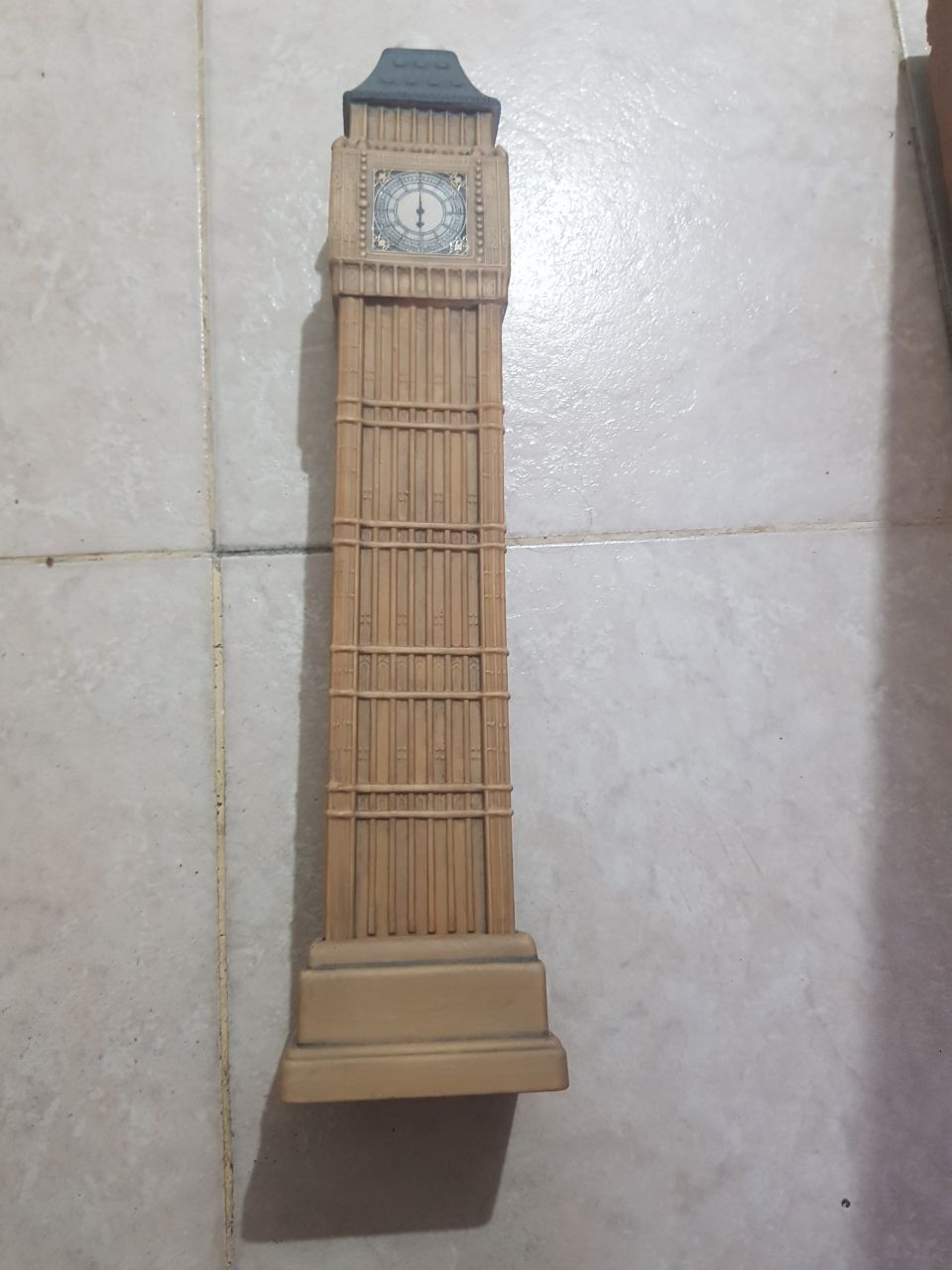 Vaza din portelan cu cutie muzicală turnul big ben