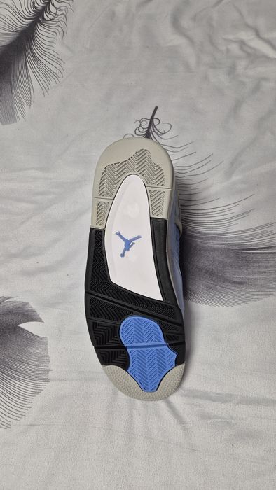 Jordan 4 University blue nike
