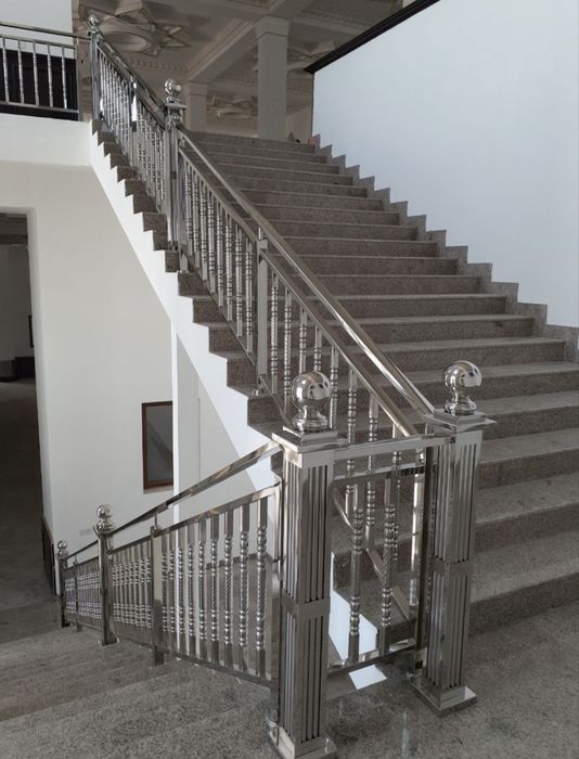 Перила из нержавейки навес из стеклянний