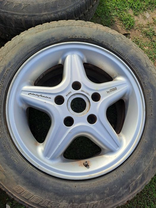 Джантите са били на бмв318.гумите не стават.