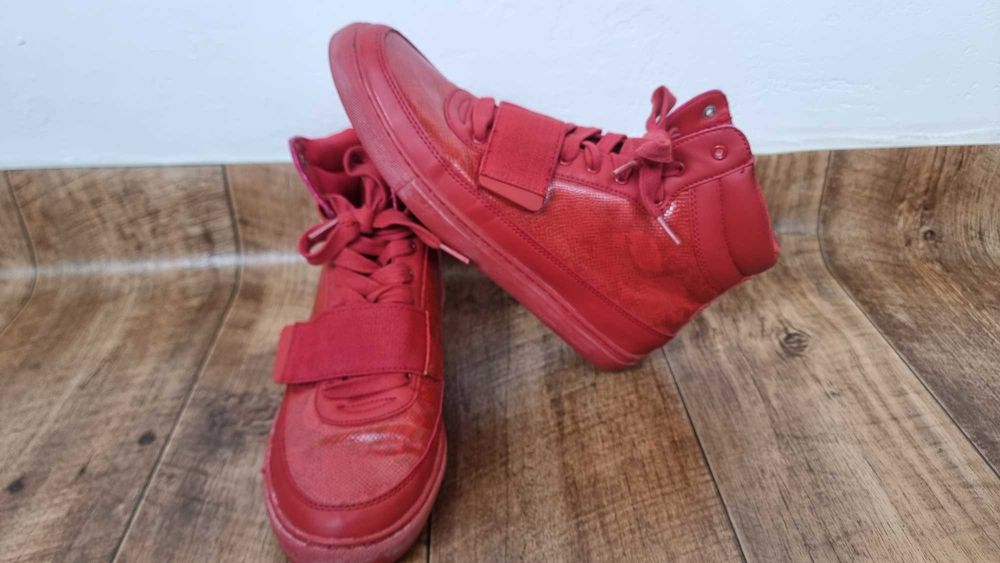 Високи металик кецове на Зара и маратонки Адидас Ориджинълс