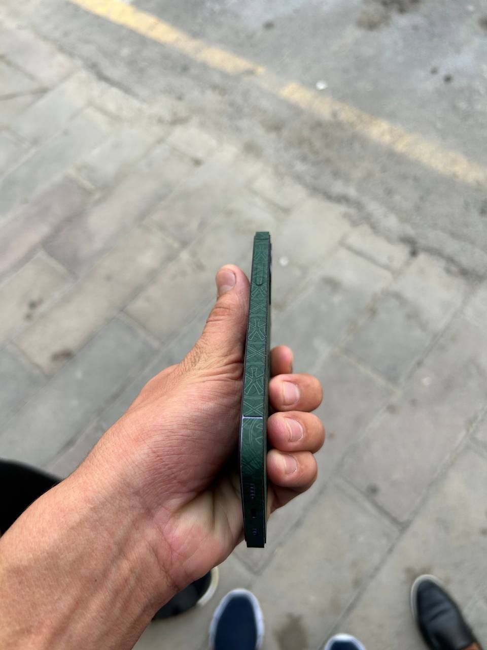 IPhone 12  holati yaxshi yomkusti 74%    emaykadan utgan