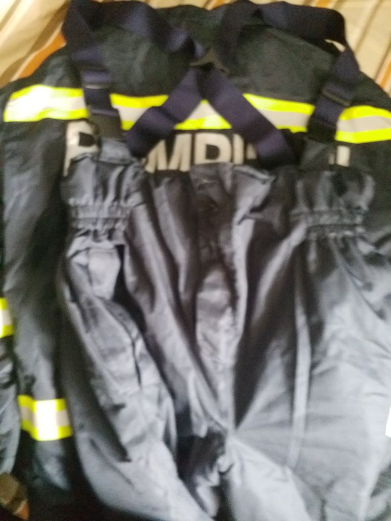 Costum intemperii pompieri