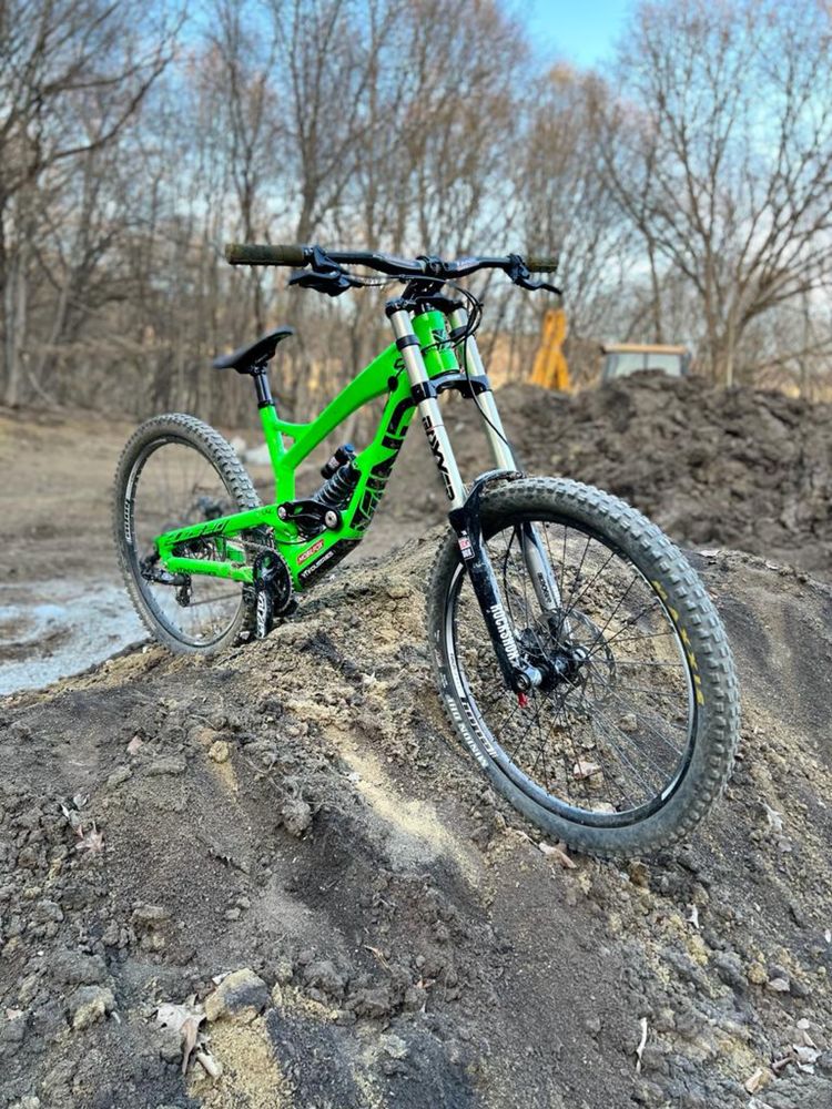 Downhill YT Tues Industries 2.0