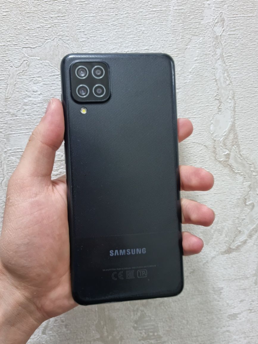 Продаю телефон Samsung Galaxy А12, память 32.Гб в хорошем состоянии