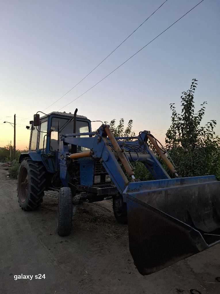 traktr pogruzchik sotiladi hamma joyi ishlab turbdi olib miniladigan