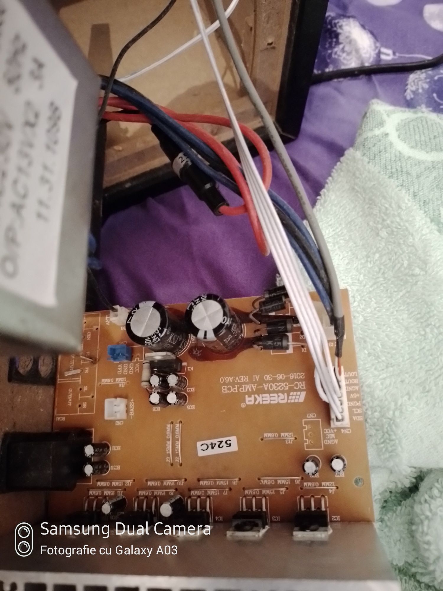 Vând subwoofer akay pentru piese