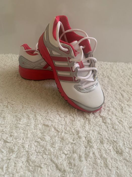 НОВИ маратонки Adidas