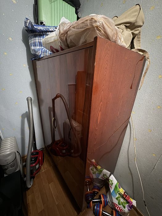 Деревянный советский шкаф