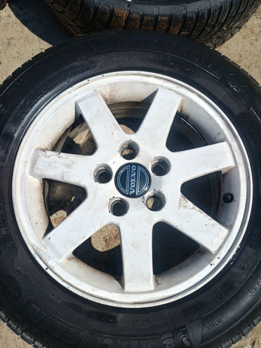 Vând 4 jante volvo