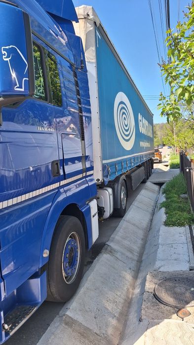 De vanzare Ansamblu Cap Tractor + Semiremorca