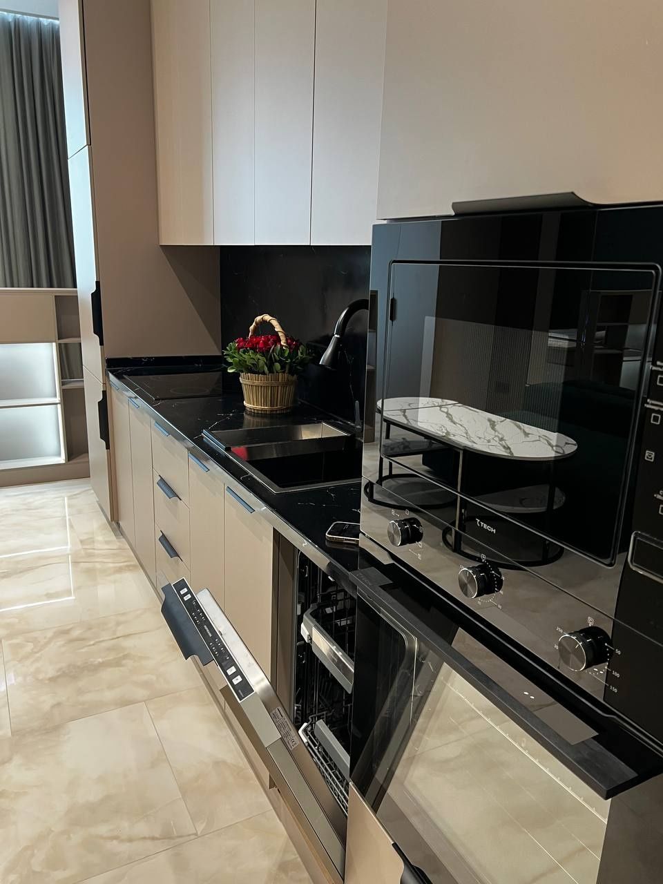 Сдается квартира в NestOne  2 комнатная 
С видом на фонтаны и Hilton