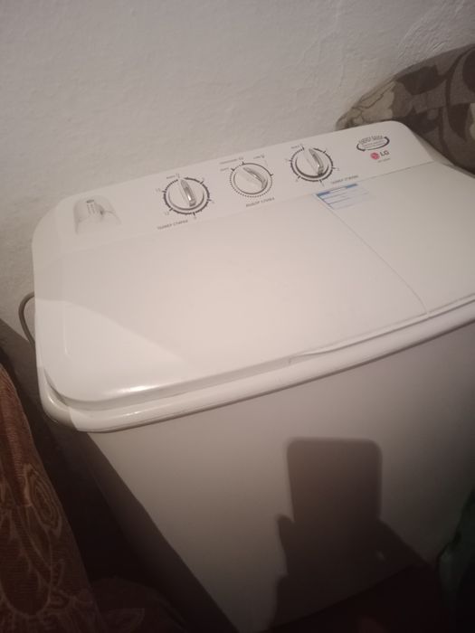 Продаст машинку полуавтомат в хорошем состоянии