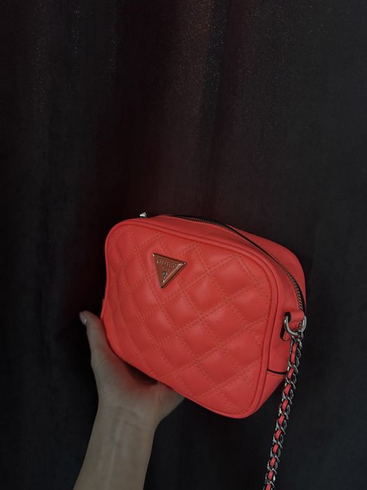 Оригинална чанта GUESS