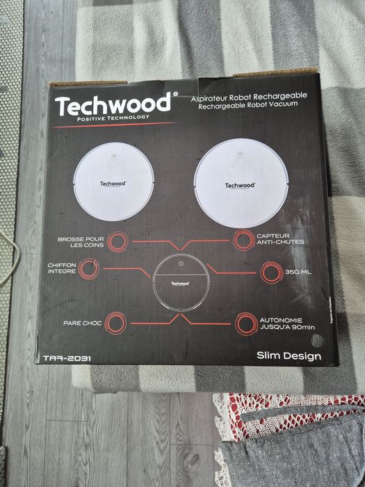 Робот - бяла цвят