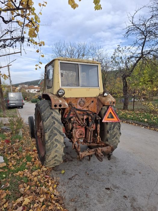 Продавам Беларус, в движение, без документи.