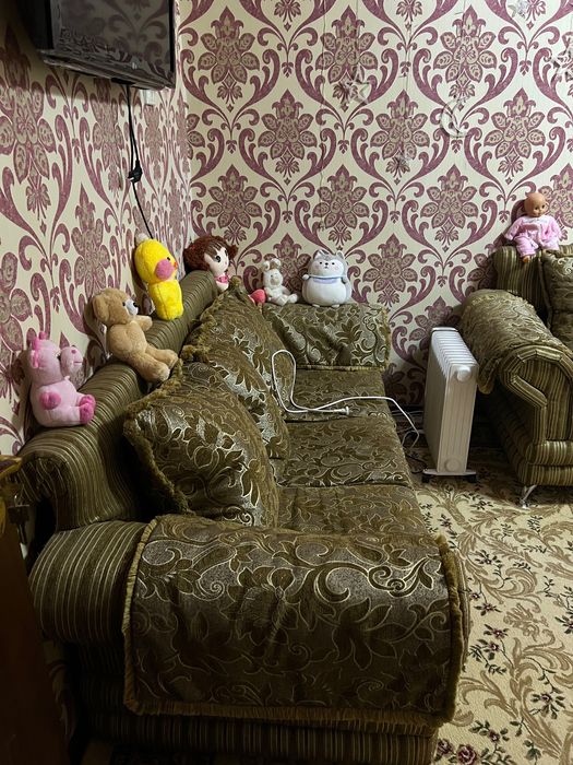 Диван(раскладной) и кресла (богатый вид)