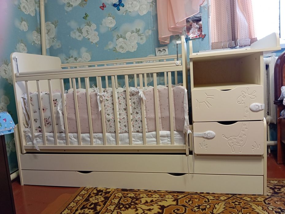 Продам кроватку с пелинальным столиком СРОЧНО!!!