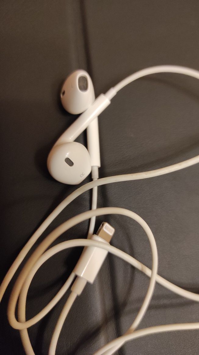 Apple EarPods слушалки тапи с Lightning конектор