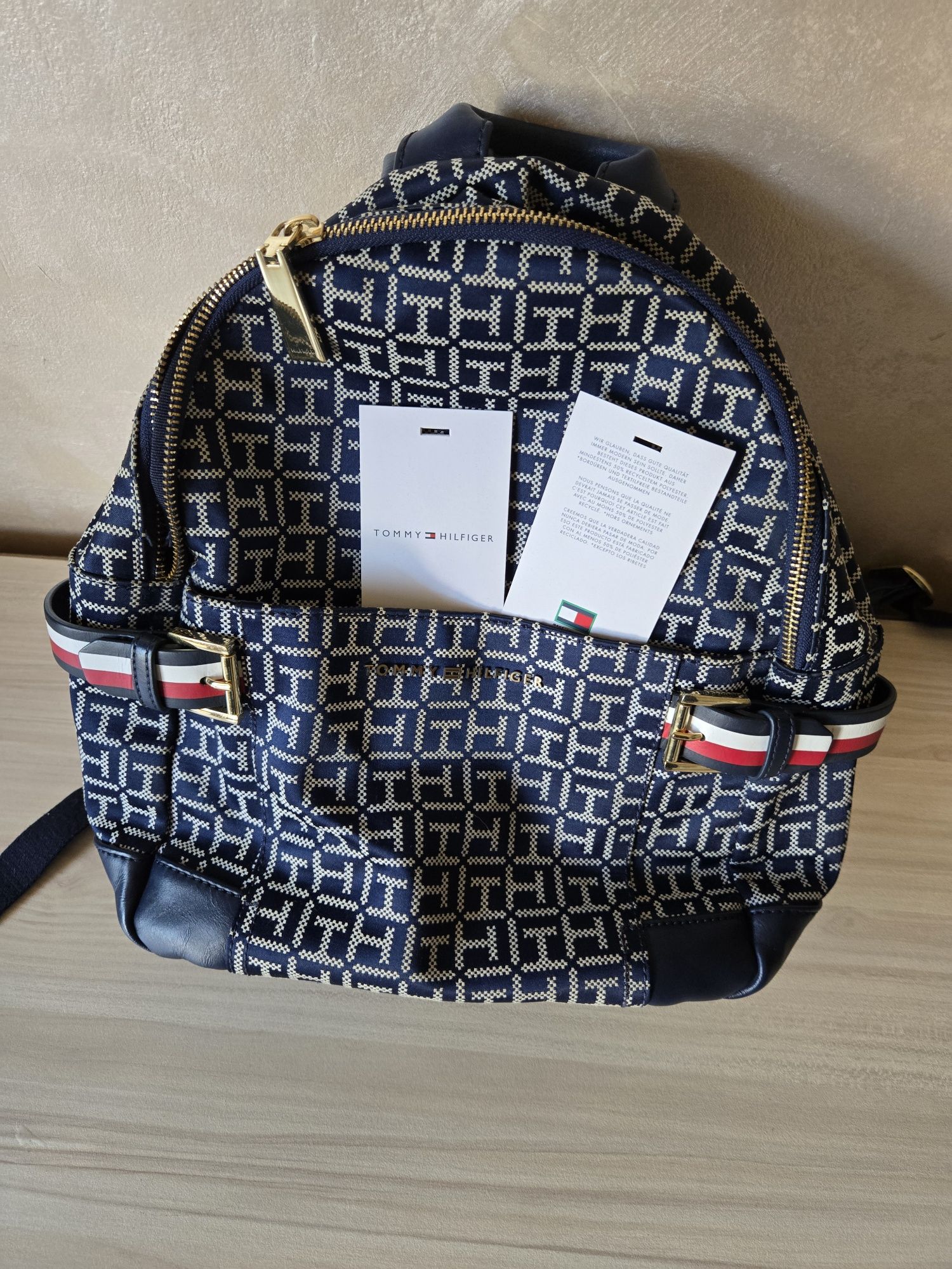 Оригинална чанта Tommy hilfiger