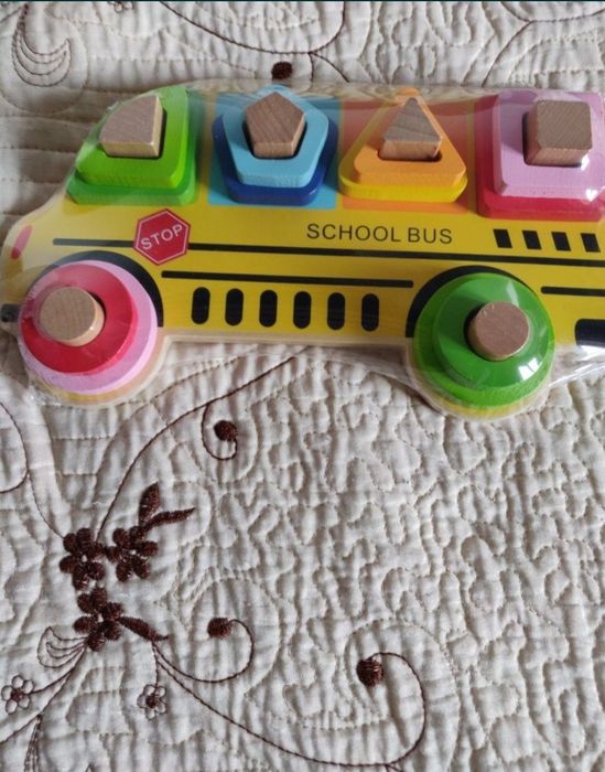 Jucarie educativa puzzle forme geometrice bus autobuz lemn nou