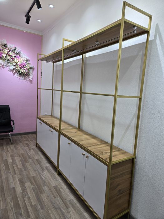 Ветрина для одежды. Хайтек.