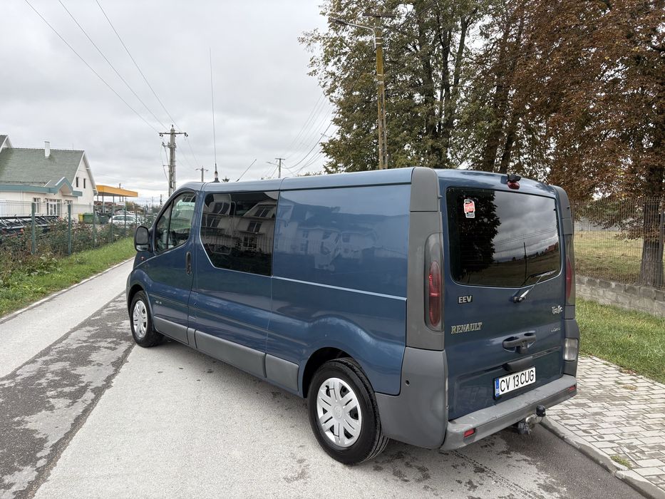 De vanzare Renault Trafic 2.5DCI 140 cai 6 locuri N1 Modelul Lung AC