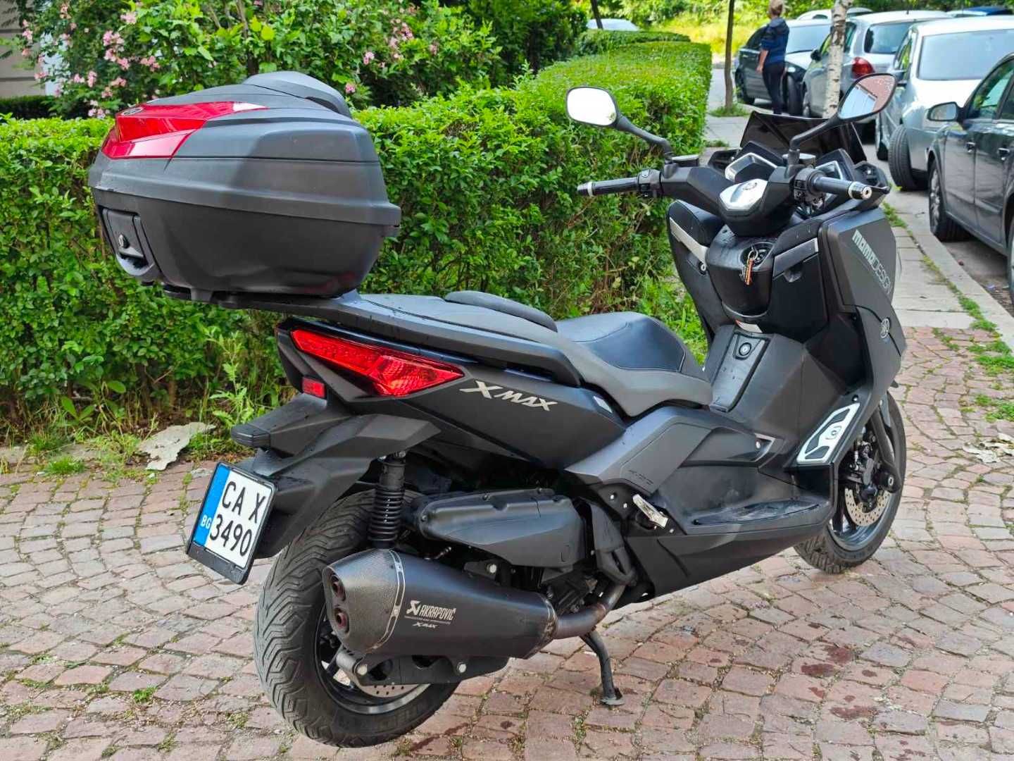 скутер Yamaha X-max 400cc MOMO DESIGN AKRAPOVIC abs