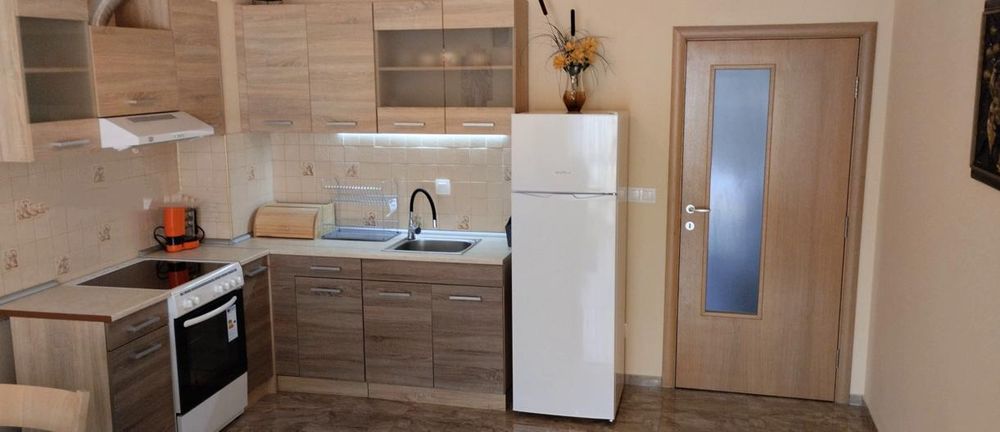 Дава се под наем Тристаен апартамент в София, Център - 94 кв.м за 700 € - Снимка #3