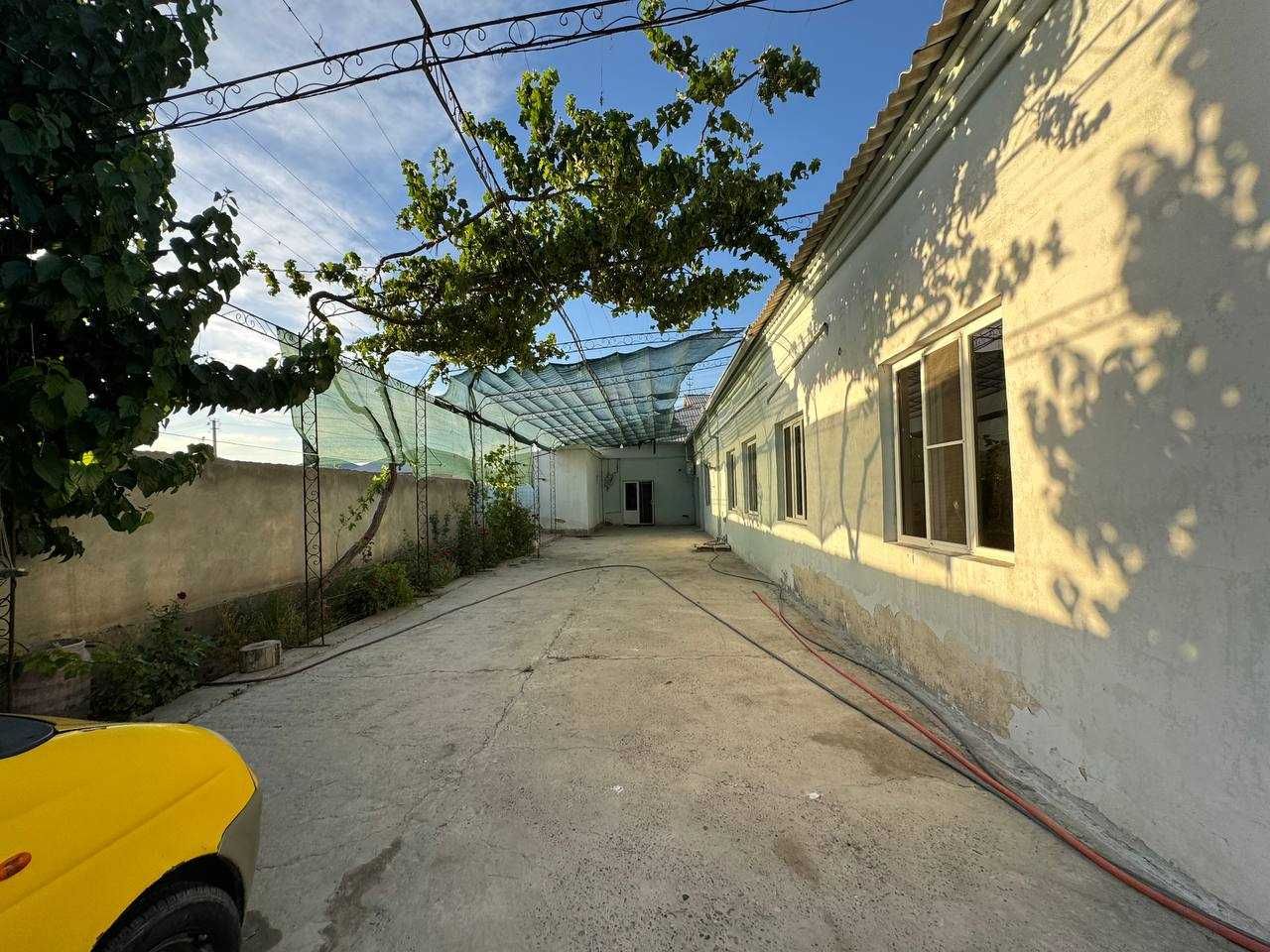 Tayyor hovli sotiladi 10 sotiq.
