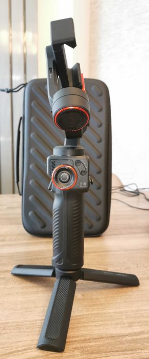 Hohem iSteady M6 – Gimbal cu AI Tracking și lumină LED, ca nou