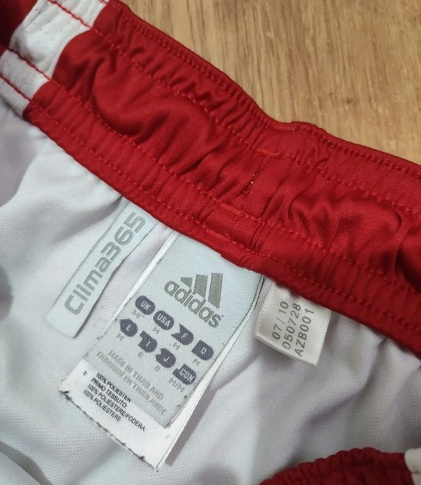 Pantaloni scurți Adidas mărimea M