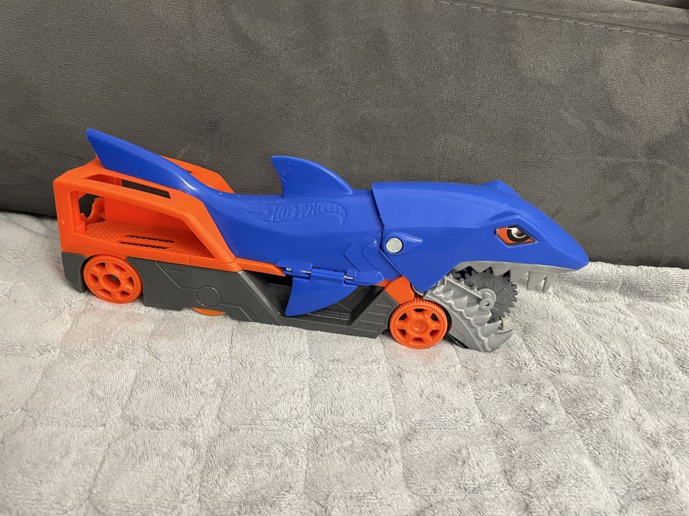 Играчка Hot wheels - Акула изяждаща коли