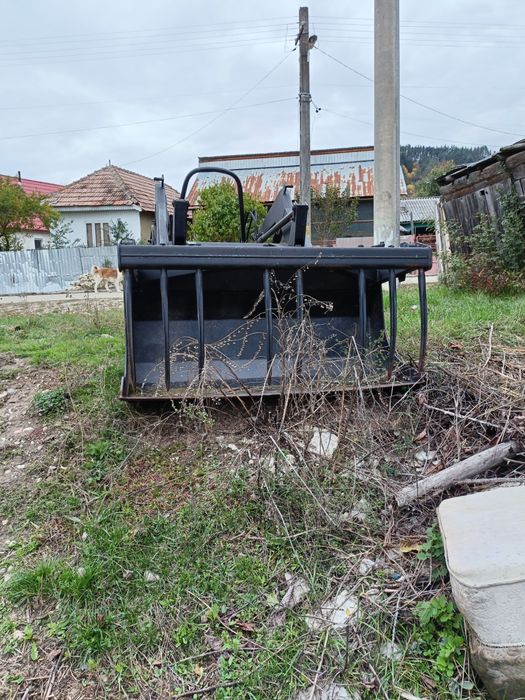 Încarcator frontal tractor