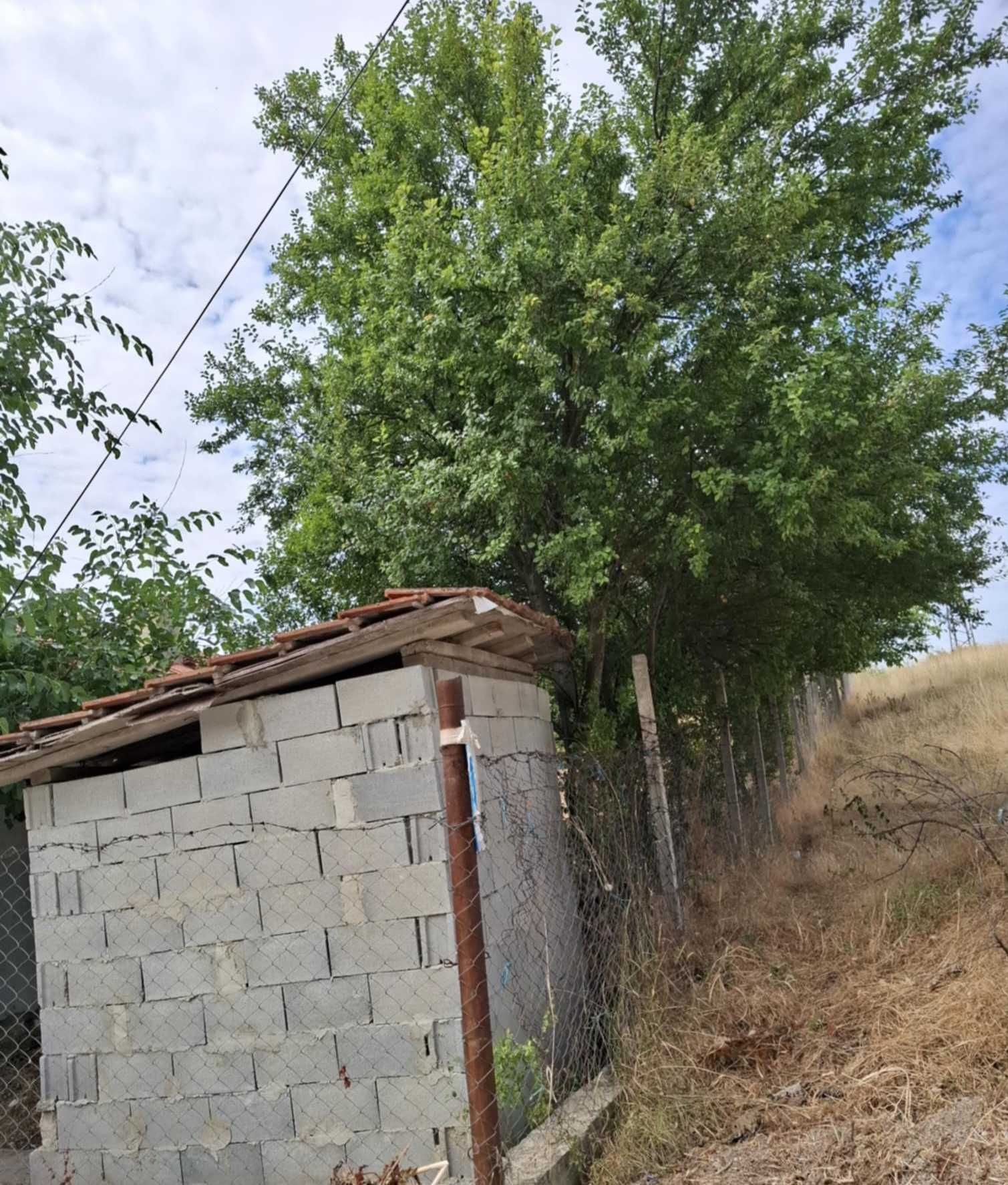 Къща за продан село кипра къщата е за ремонт вътрешен.