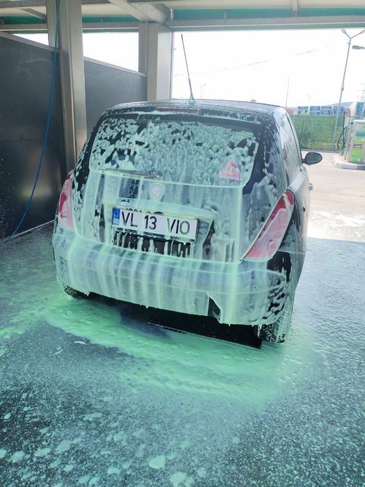 Vând Lancia Ypsilon