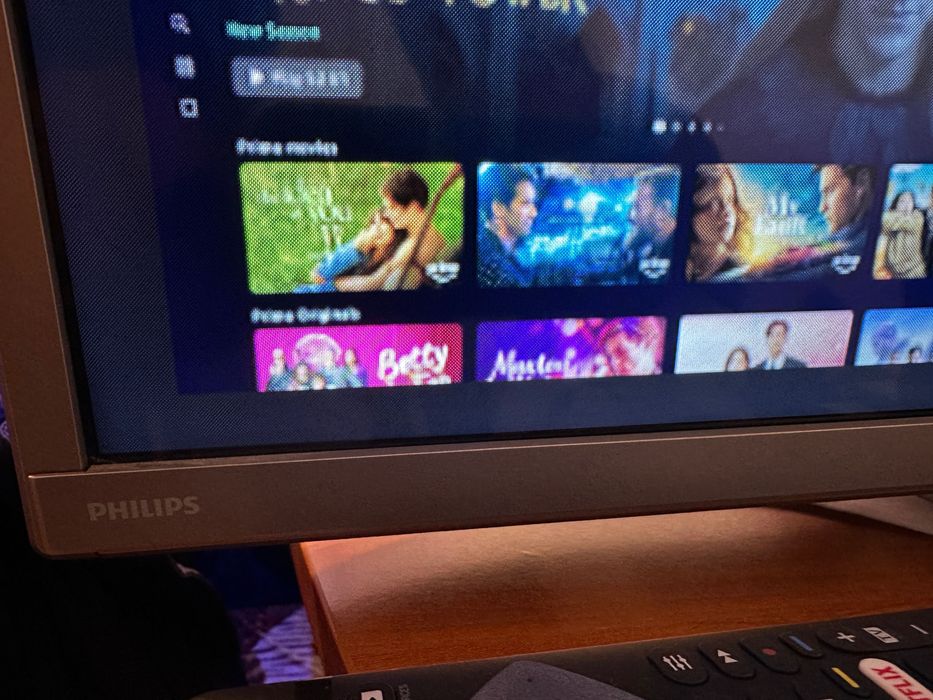 Tv  Filips Ultra 4 k Smart 139 inci