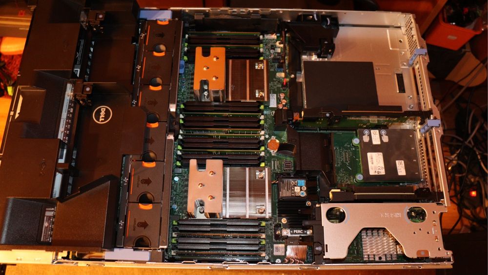 Server Dell PE R730 16 Bays 32 Cores V3 9.6Tb SAS 128Gb DDR4 X520-DA2