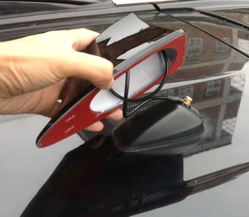 Antena auto universală tip rechin – negru lucios