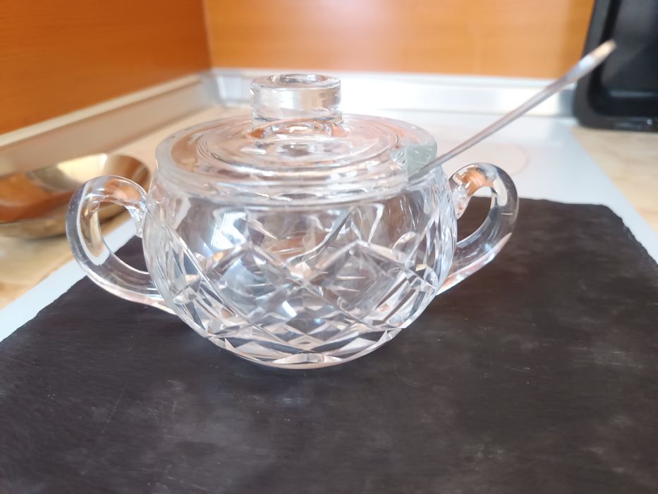 Кристална купа за плодове и кристална захарница