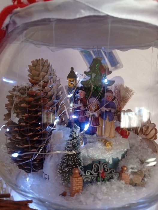 Светеща коледна украса.Коледна къщичка, снежен човек,свещник