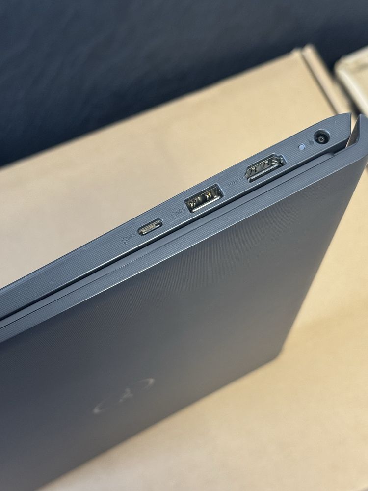 НОВ 15.6' 512GB DELL Vostro 3530 Yettel Гаранция 2025г. Black / Черен