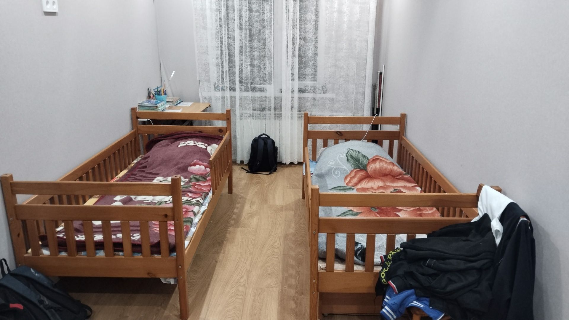 Продам кровать 2х - ярусную есть лестница из дерева .Есть хороший торг