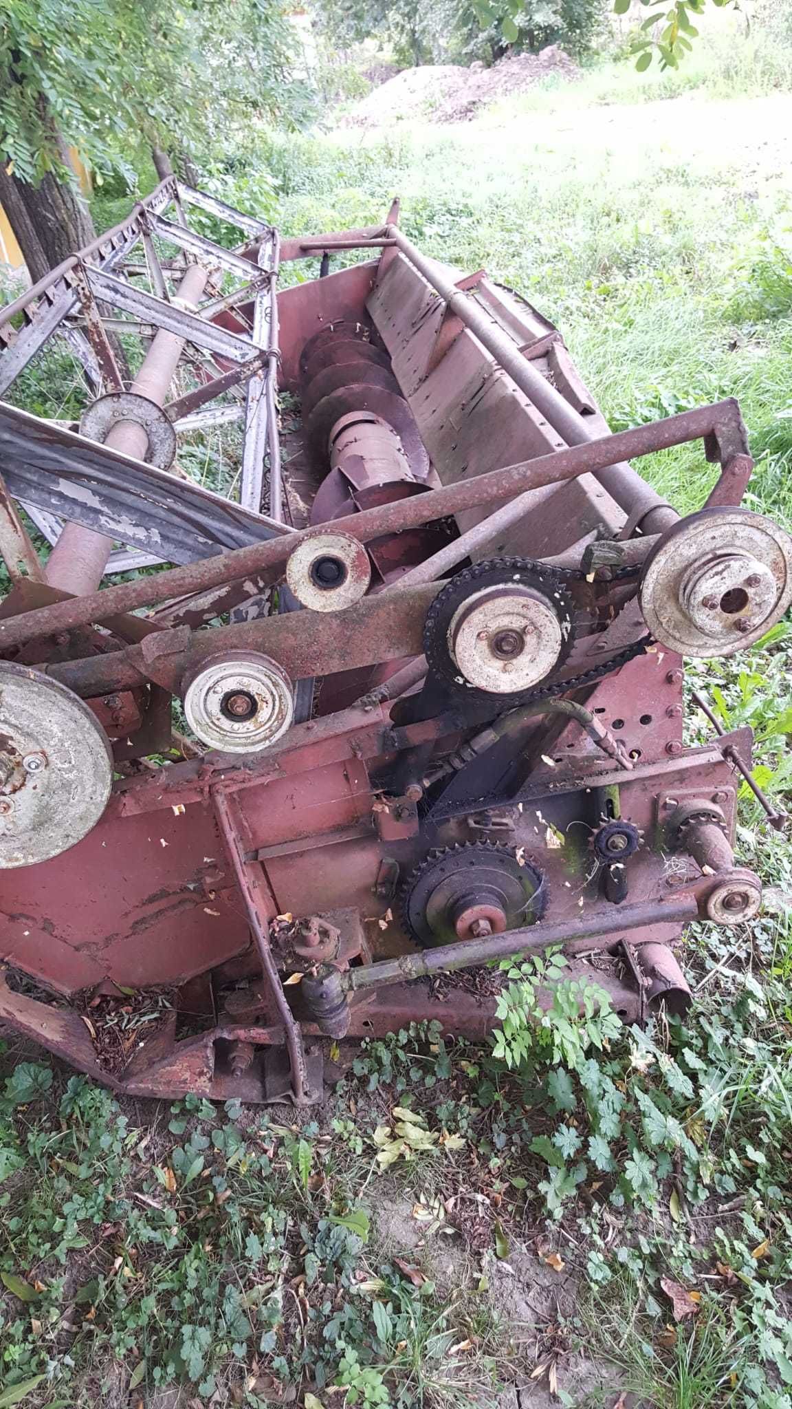 Vând cuțit de 5 și 4 metri combină C14. Suceava