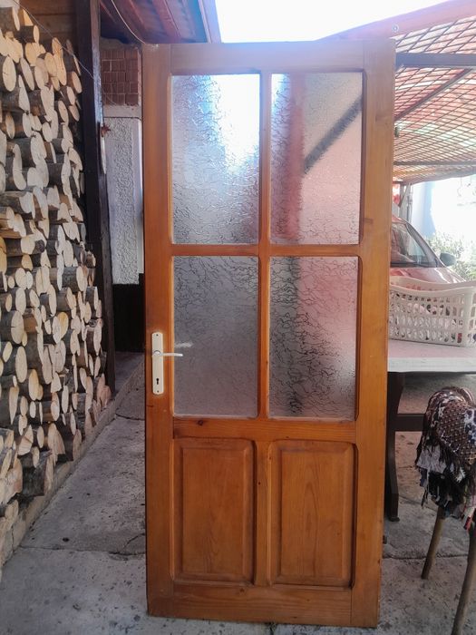 Uși de vanzare per buc.